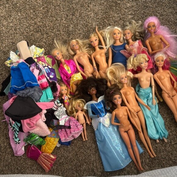 Barbie Bundle - Picture 1 of 6